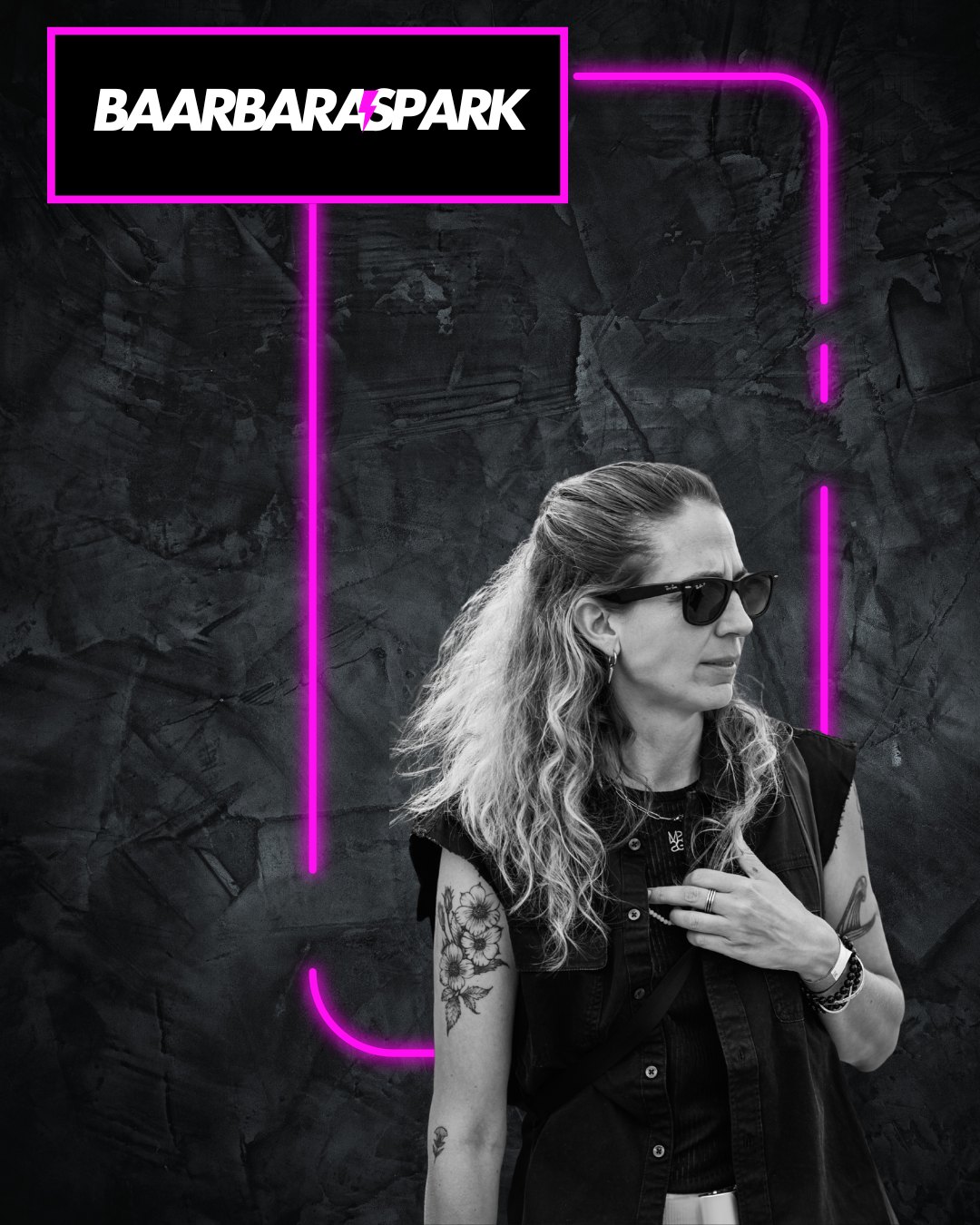 Baarbara Spark — portrait néon magenta